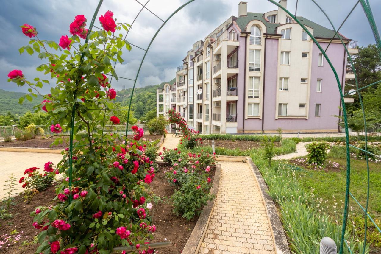 Апартамент Славея Kavarna Exterior photo